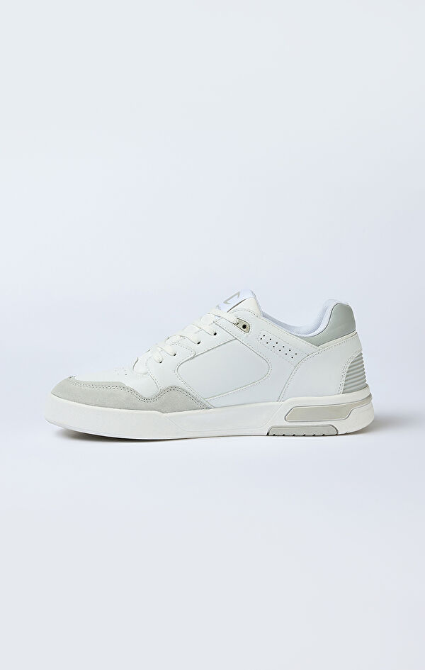3 On Low Cut Shoe