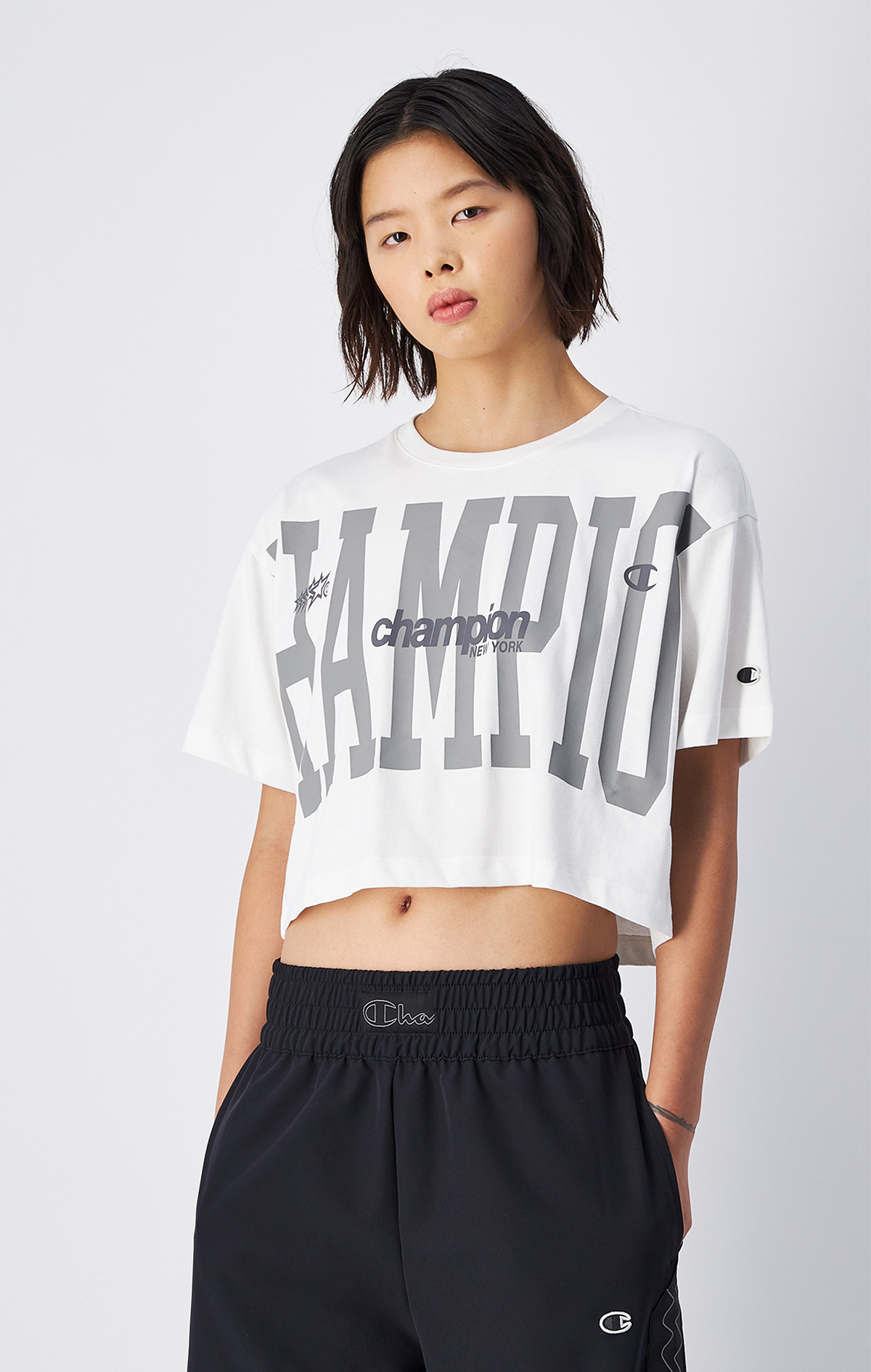Urban Contemporary Kadın Siyah Standard Fit Crewneck Croptop T