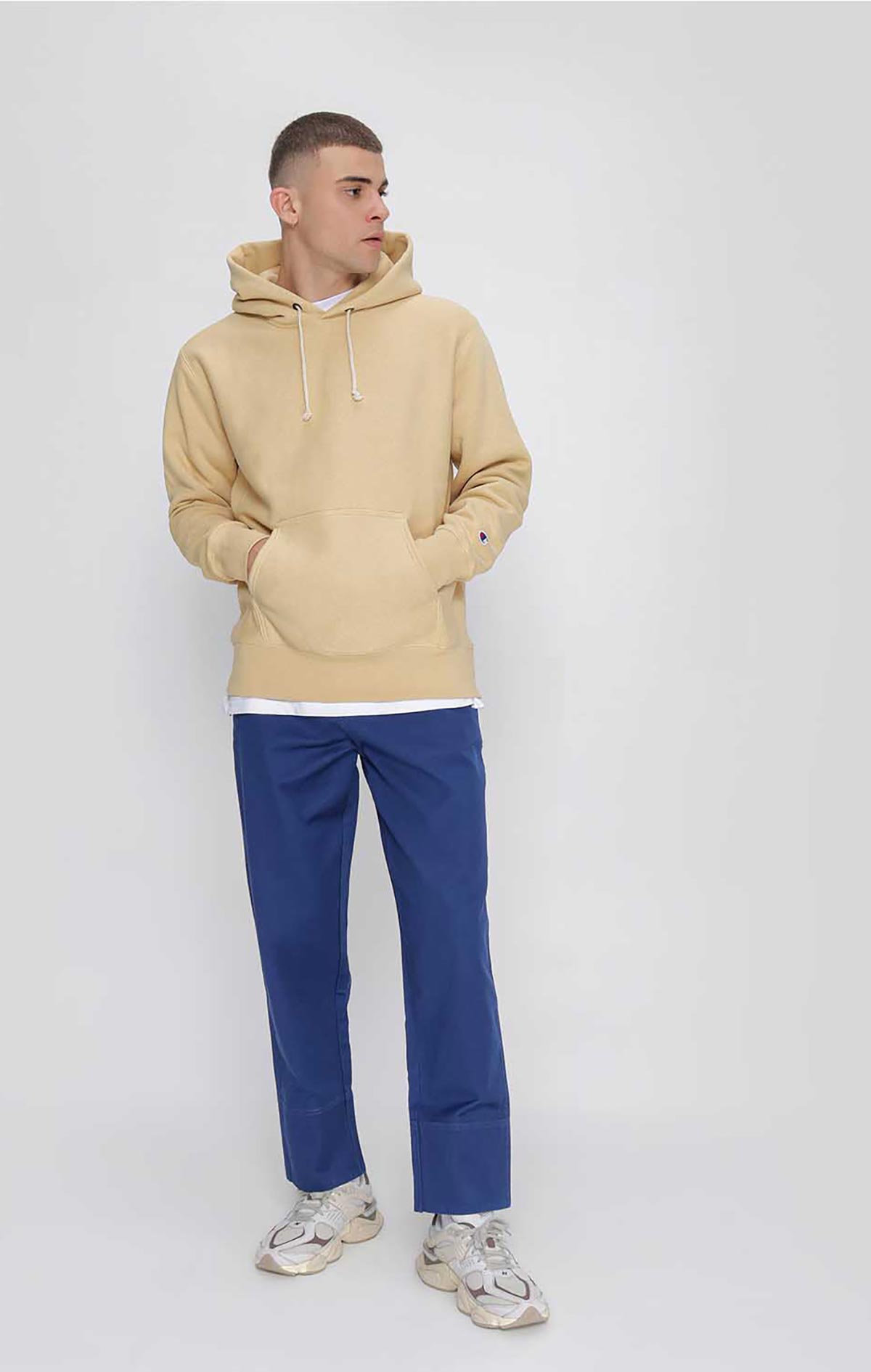 Reverse Weave Erkek Bej Custom Fit Hooded Sweatshirt | Champion